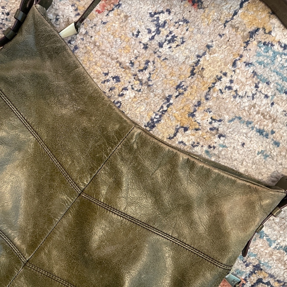 Hobo "Serra" leather shoulder bag in distressed Olive green w/inside pockets - Picture 7 of 16
